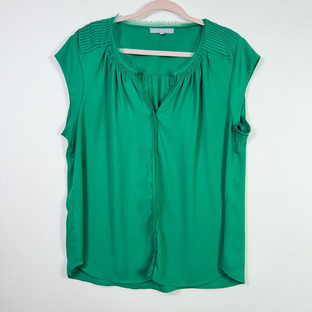 DANIEL RAINN Green Eyelash Lace Trim Pintuck Pleated‎ Blouse PXL